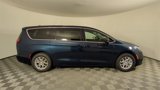 New 2025 Chrysler Pacifica Select image 3