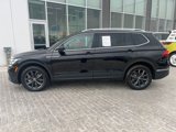 Certified 2023 Volkswagen Tiguan SE w/ Panoramic Sunroof Package image 3