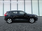 Used 2019 Volvo XC40 T5 Momentum image 2
