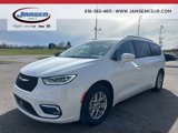 Used 2022 Chrysler Pacifica Touring-L image 3