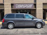 Used 2015 Chrysler Town & Country Touring image 4
