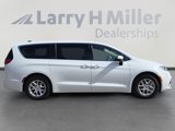 Certified 2023 Chrysler Pacifica Touring-L image 6