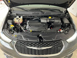 Used 2022 Chrysler Pacifica Touring-L image 4