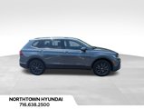 Used 2022 Volkswagen Tiguan SE image 2