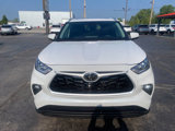 Used 2023 Toyota Highlander XLE image 4