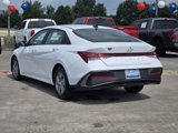 Used 2025 Hyundai Elantra SE image 5