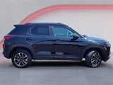 Used 2025 Chevrolet TrailBlazer LT image 2