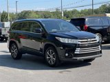 Used 2017 Toyota Highlander XLE image 2