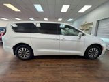 Used 2022 Chrysler Pacifica Touring-L image 6