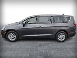 Used 2023 Chrysler Pacifica Touring-L image 4