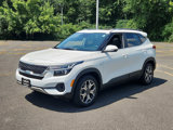 Used 2022 Kia Seltos EX image 3