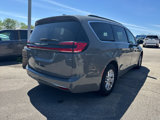 Used 2022 Chrysler Pacifica Touring-L image 4