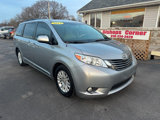 Used 2013 Toyota Sienna XLE image 2