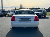Used 2006 Lincoln Town Car Signature image 6