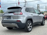 Used 2019 Jeep Cherokee Limited image 3