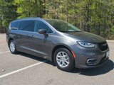 Used 2022 Chrysler Pacifica Touring-L image 2