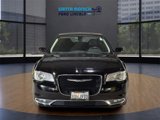 Used 2018 Chrysler 300 Touring L image 2