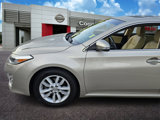 Used 2015 Toyota Avalon XLE Premium image 2