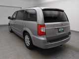 Used 2016 Chrysler Town & Country Touring image 5