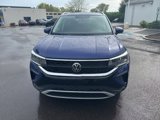Used 2022 Volkswagen Taos SE w/ Panoramic Sunroof Package image 2
