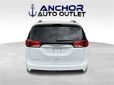 Used 2017 Chrysler Pacifica Touring-L w/ 13 Speaker Alpine Sound Group image 6