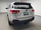 Used 2016 Kia Sorento LX image 6
