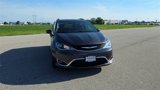 Used 2019 Chrysler Pacifica Touring-L image 2