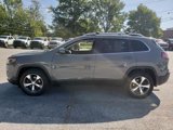 Used 2019 Jeep Cherokee Limited image 3
