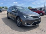 Used 2018 Chrysler Pacifica Limited w/ Tire & Wheel Group image 3