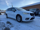 Used 2023 Chrysler Pacifica Touring-L image 3