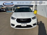 Used 2023 Chrysler Pacifica Touring-L image 2