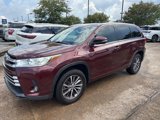 Used 2017 Toyota Highlander XLE image 2