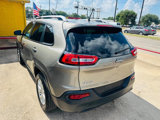 Used 2017 Jeep Cherokee Latitude image 3