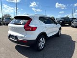 Used 2020 Volvo XC40 T4 Momentum image 5