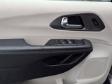 Certified 2023 Chrysler Pacifica Touring-L image 6