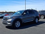 Certified 2022 Ford Explorer XLT w/ Equipment Group 202A image 3