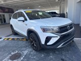 Used 2022 Volkswagen Taos SE w/ Panoramic Sunroof Package image 3