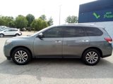 Used 2016 Nissan Pathfinder SV image 2