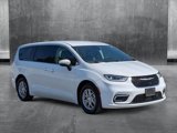 Used 2023 Chrysler Pacifica Touring-L image 3