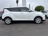 Certified 2022 Kia Soul LX image 2
