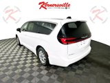 Used 2023 Chrysler Pacifica Touring image 5