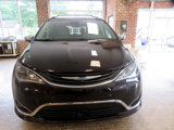 Used 2017 Chrysler Pacifica Platinum image 2
