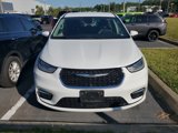 Used 2023 Chrysler Pacifica Touring-L image 2