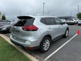 Used 2017 Nissan Rogue SV image 3
