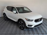 Certified 2022 Volvo XC40 T5 Momentum w/ Premium Package image 2