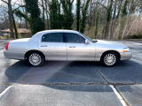 Used 2004 Lincoln Town Car Ultimate image 2