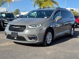 Used 2022 Chrysler Pacifica Touring-L image 4