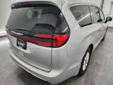 Used 2023 Chrysler Pacifica Touring-L image 4