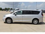 Used 2023 Chrysler Pacifica Touring-L image 4