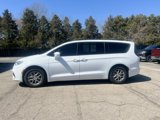 Used 2021 Chrysler Pacifica Touring image 4
